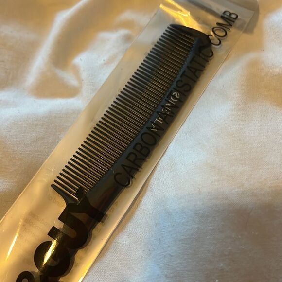 Sealed UNOPENED - NEW Comb - Toni & Guy - Carbon Antistatic Comb - Picture 3 of 4